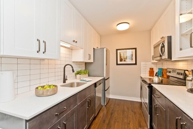 5536 N Sheridan Rd in Chicago, IL - Foto de edificio - Building Photo