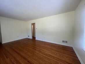 1308-3 1/2 3 1/2 St SE in Rochester, MN - Building Photo - Building Photo