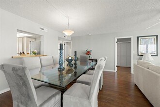 9415 Blind Pass Rd in St Pete Beach, FL - Building Photo - Building Photo