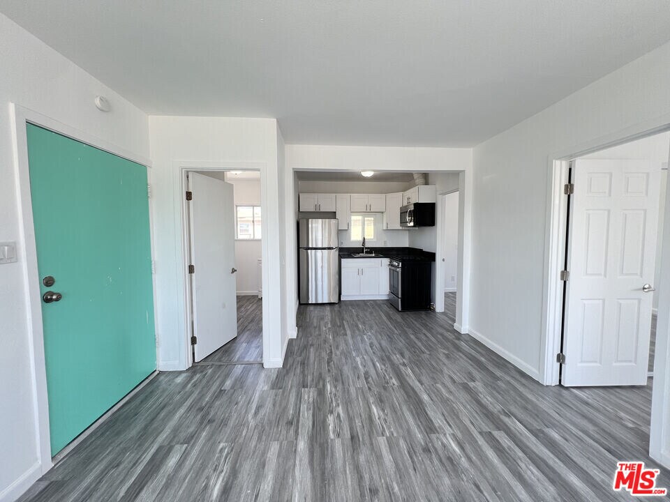 6031 8th Ave in Los Angeles, CA - Foto de edificio