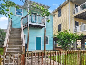 5617 Avenue R 1/2 in Galveston, TX - Building Photo - Building Photo