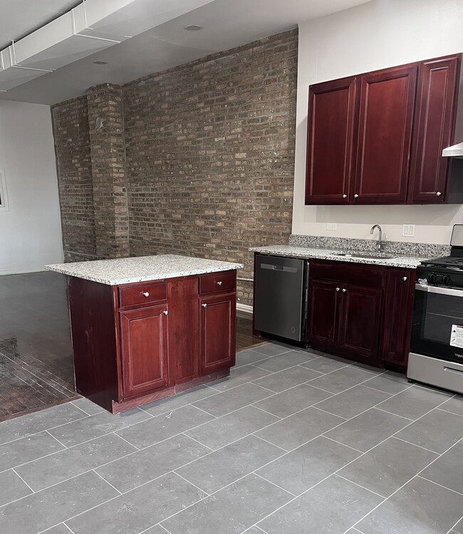 3345 N Clark St, Unit 3 in Chicago, IL - Foto de edificio - Building Photo