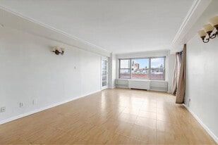 10740 Queens Blvd in Queens, NY - Building Photo