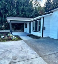 5960 Watauga Beach Dr E in Port Orchard, WA - Building Photo - Building Photo