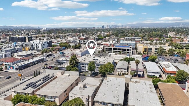245 South Serrano Ave in Los Angeles, CA - Foto de edificio - Building Photo