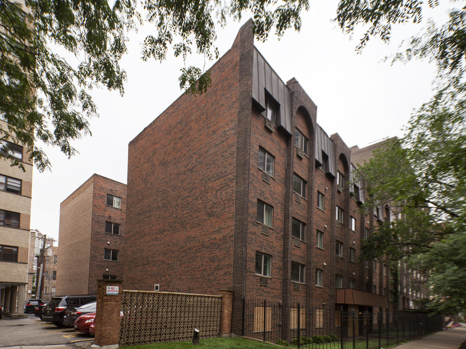 5820 N Sheridan Rd in Chicago, IL - Foto de edificio