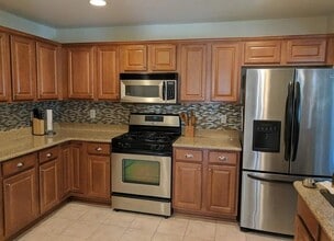 24 Marina Dr in Bayonne, NJ - Building Photo - Building Photo