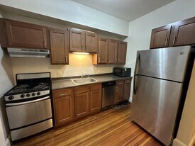181 Winthrop Rd, Unit 3 in Brookline, MA - Building Photo
