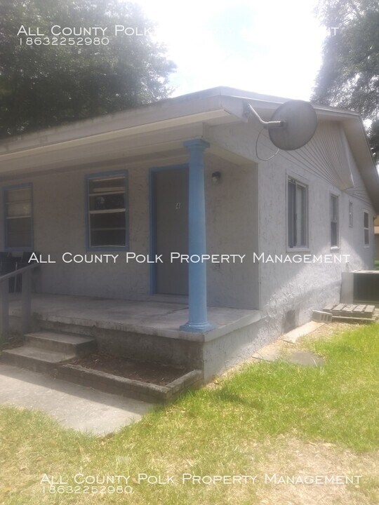 2430 Tanglewood St-Unit -4 in Lakeland, FL - Building Photo