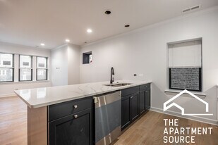 3708 N Sawyer Ave, Unit 1 in Chicago, IL - Building Photo