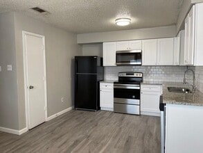 327 SW 3rd St in Grand Prairie, TX - Building Photo - Building Photo