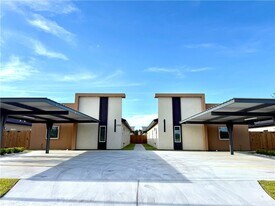 13 Brookside Bend St in Edinburg, TX - Building Photo