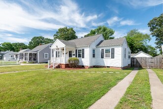 304 Hammond St in Newport News, VA - Building Photo - Building Photo