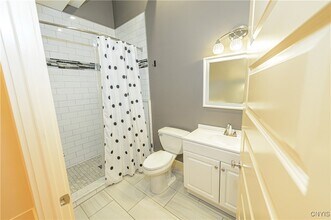 435 S Warren St in Syracuse, NY - Building Photo - Building Photo