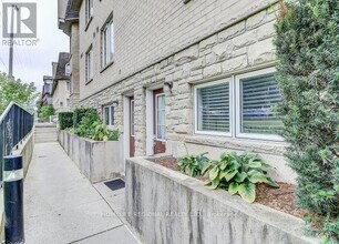 75 Turntable Crescent in Toronto, ON - Building Photo - Building Photo