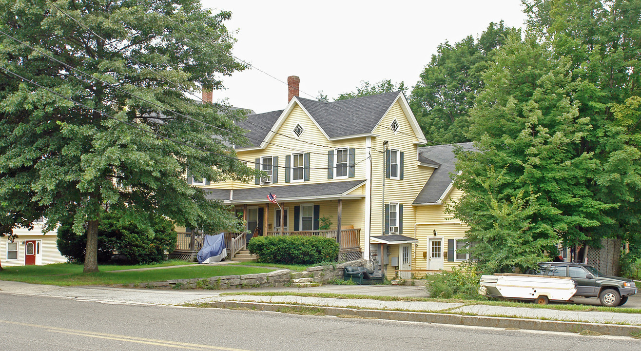 103 Elm St in Milford, NH - Foto de edificio