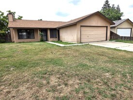 1051 N Salisbury St in Porterville, CA - Building Photo