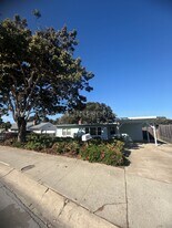 751 Airport Rd in Monterey, CA - Building Photo