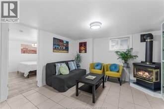 1229 Chilver Rd in Windsor, ON - Foto de edificio - Building Photo