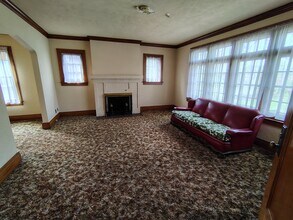 1011 Cleveland Ave, Unit 2 in Niagara Falls, NY - Building Photo - Building Photo