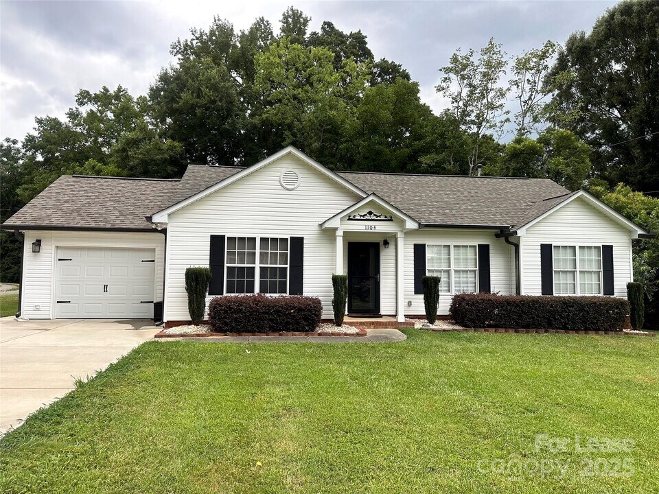 1104 Ann St in Monroe, NC - Building Photo