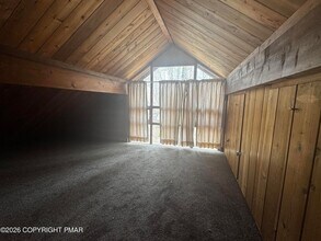 174 Sweet Briar Rd in Pocono Pines, PA - Foto de edificio - Building Photo