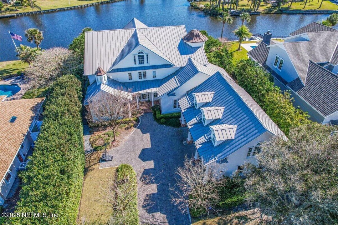 535 Lake Rd in Ponte Vedra Beach, FL - Foto de edificio