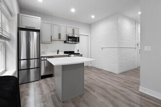 1063 W Glenlake Ave in Chicago, IL - Building Photo - Building Photo