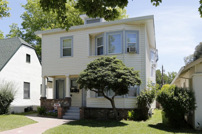 1233-1235 32nd St in Sacramento, CA - Building Photo - Building Photo
