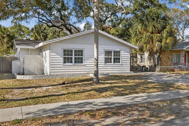 property at 773 W Harbor Dr S
