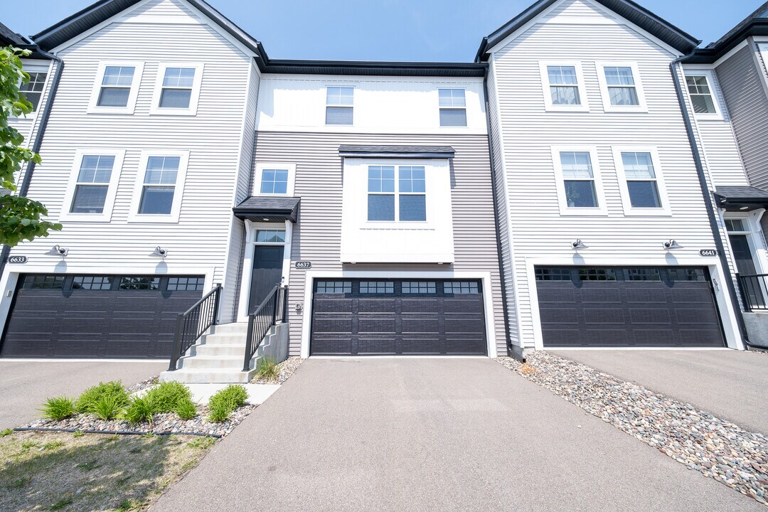 6637 Jody Ave S in Cottage Grove, MN - Building Photo