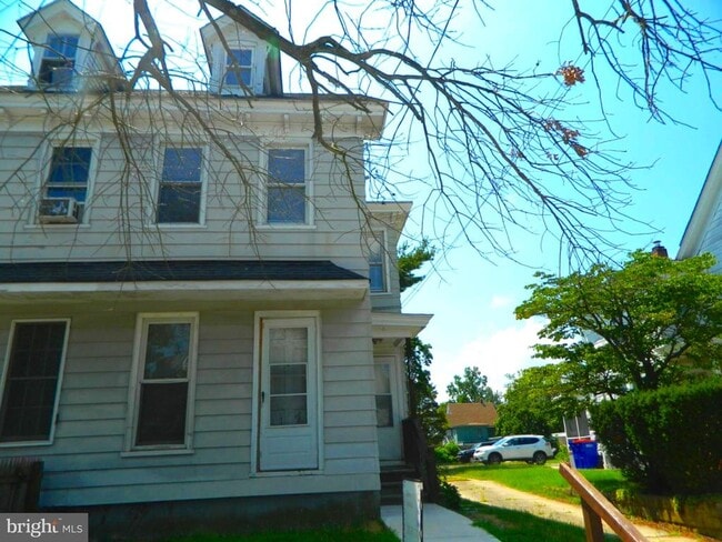 property at 416 N 5th St