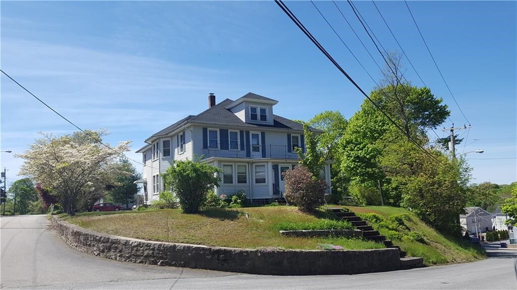 40 Pleasant St in Westerly, RI - Foto de edificio