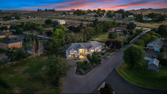 4949 Rau Ln in Richland, WA - Building Photo