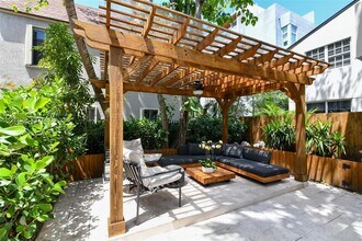 2918 Bird Ave in Miami, FL - Foto de edificio - Building Photo