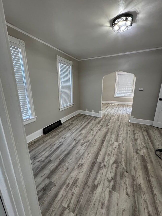 property at 2512 W Orchard St
