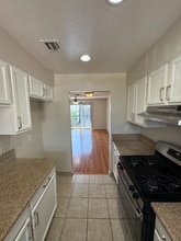 514 E Valencia Ave, Unit G in Burbank, CA - Building Photo - Building Photo