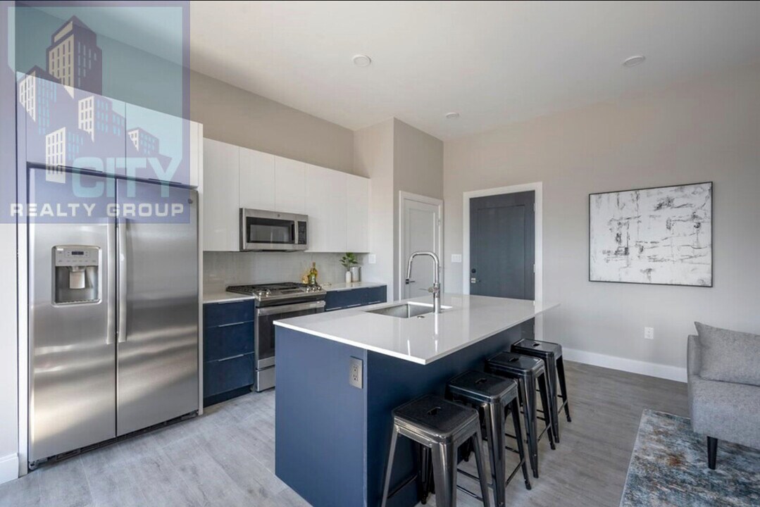 653 Saratoga St in Boston, MA - Building Photo