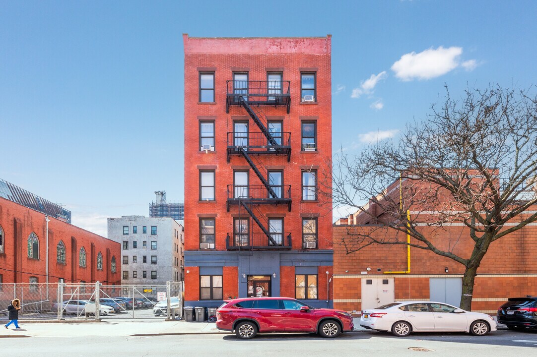 66 W 138th St in New York, NY - Building Photo