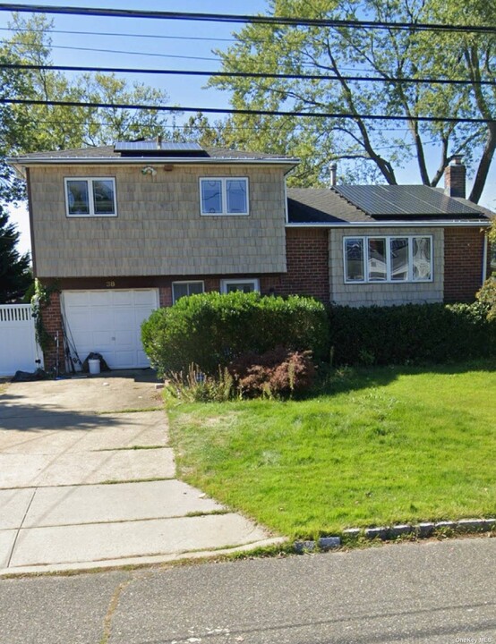 38 W 17th St in Deer Park, NY - Building Photo