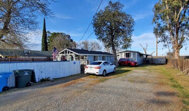 5513 Arboga Rd in Olivehurst, CA - Building Photo - Building Photo