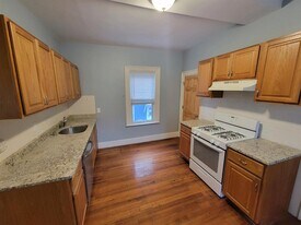 89 Cedar St, Unit 2 in Somerville, MA - Building Photo