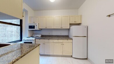 78 W 11th St in New York, NY - Building Photo - Building Photo