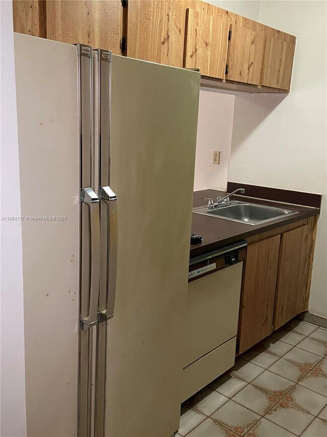 440 E 23rd St in Hialeah, FL - Building Photo - Building Photo