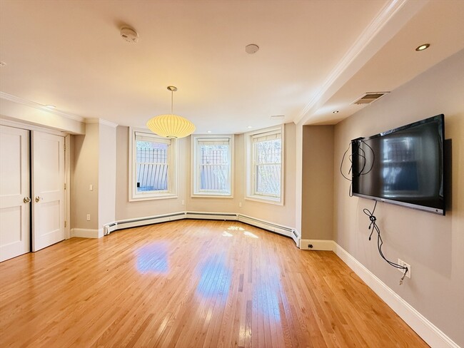 367 Beacon St, Unit GR in Boston, MA - Building Photo - Building Photo