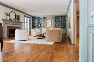 140 W Fair Oaks Pl in Alamo Heights, TX - Foto de edificio - Building Photo