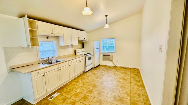 70 E Cleveland Ave, Unit 3