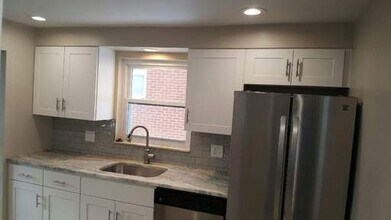 1227 Bellaire Pl in Pittsburgh, PA - Building Photo - Building Photo