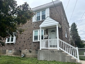 946 Kenwood Rd in Drexel Hill, PA - Building Photo