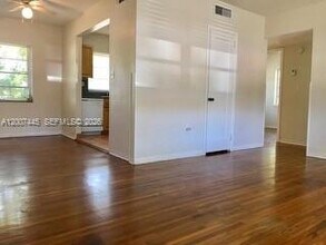 7734 SW 55th Ave in Miami, FL - Foto de edificio - Building Photo